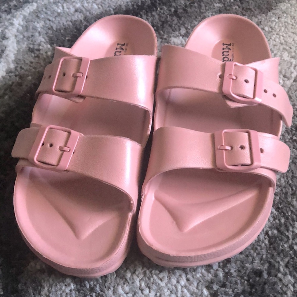 🆘❗️LAST CHANCE ❗️🆘
Rose pink  EVA sandals